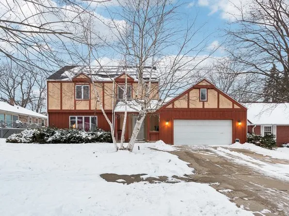 334 N Pioneer Rd, Waukegan, IL 60085