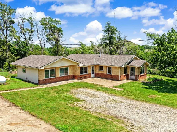 300 W Rafter M Ln, Salina, KS 67401
