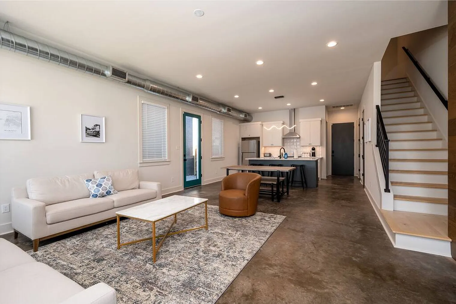 3 bed, 2.0 bath, $4,087 — Photo 3