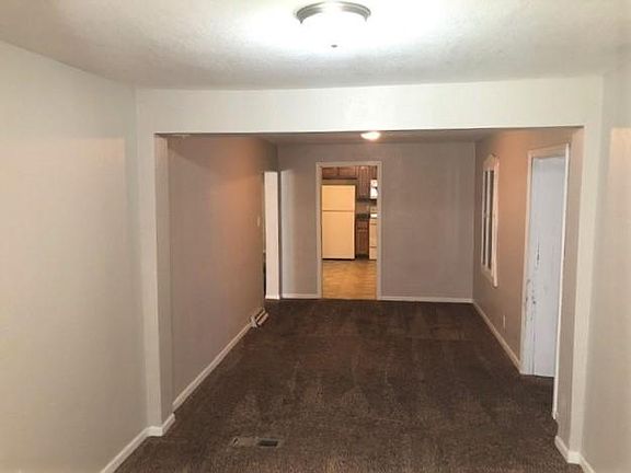 3rd image of 210 Kiowa St