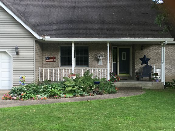 3rd image of 8 Edgewood Dr
