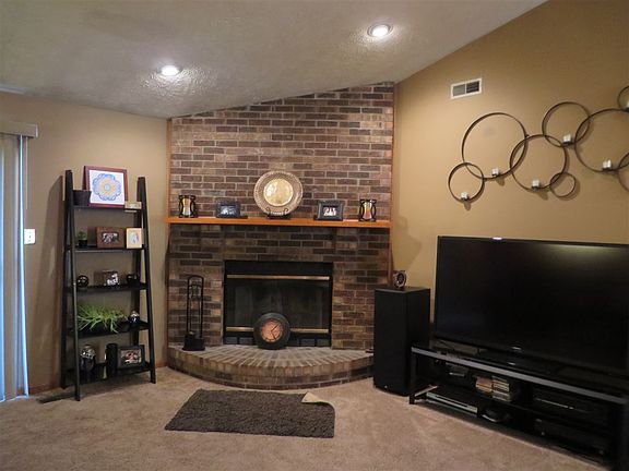 4th image of 8310 N Seneca Dr