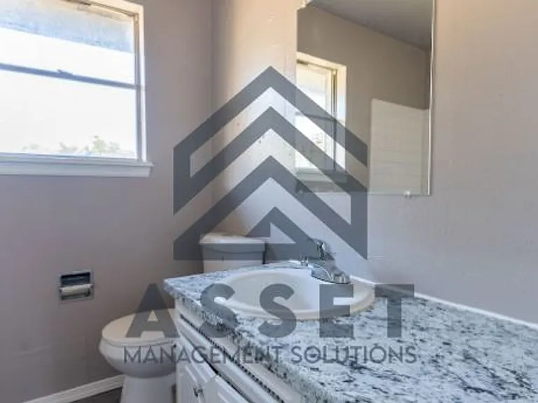 3721 Parkwoods Ln — Photo 23