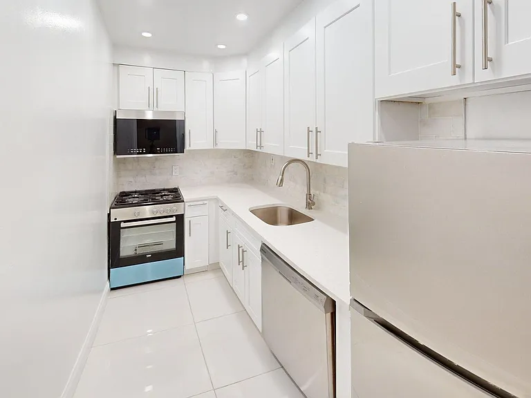 141 E 89th St #8M — Photo 6