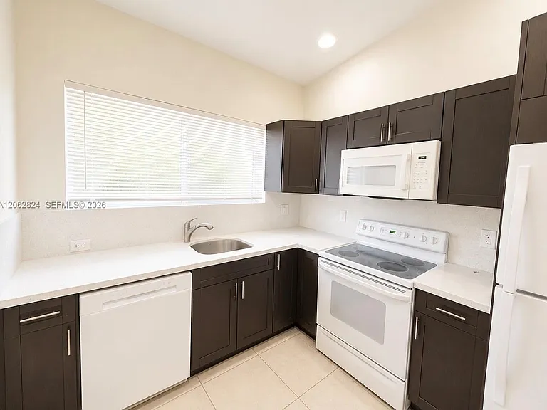 3864 SW 48th Ave #3864 — Photo 3