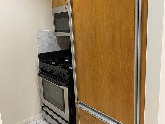 5th image of 160 W 66th St APT 21H