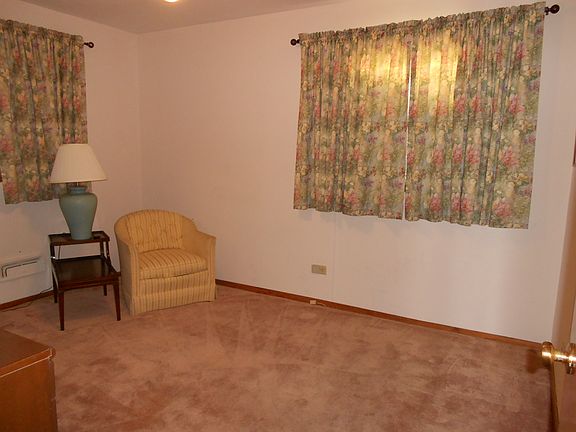4th image of 93 Indianwood Dr