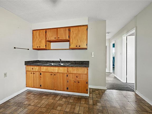 5th image of 314 Farrar Ave