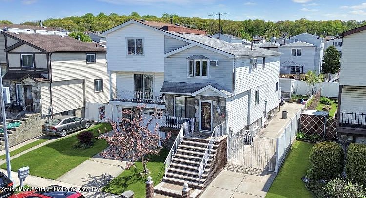 1st image of 71 Evans St