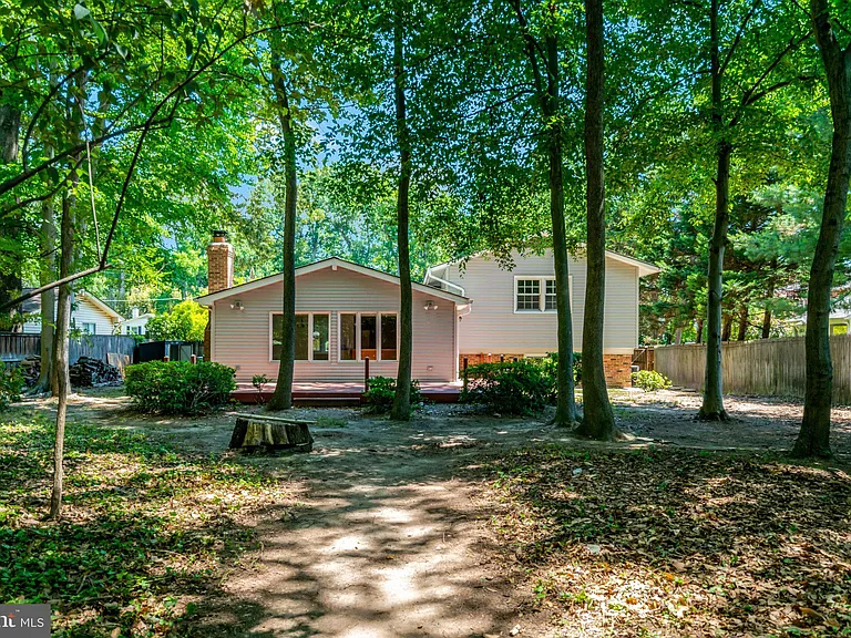 8236 Governors Ct — Photo 34