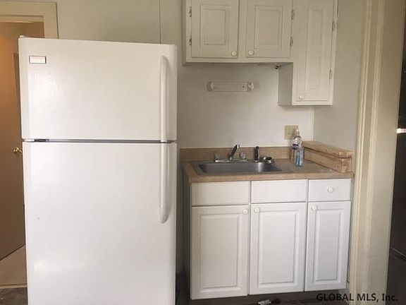 3rd image of 98 Lawrence St
