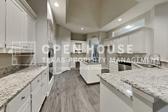 6704 Catalpa Trl — Photo 8