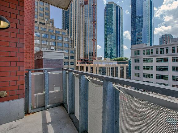 3rd image of 105 Greene St APT 603