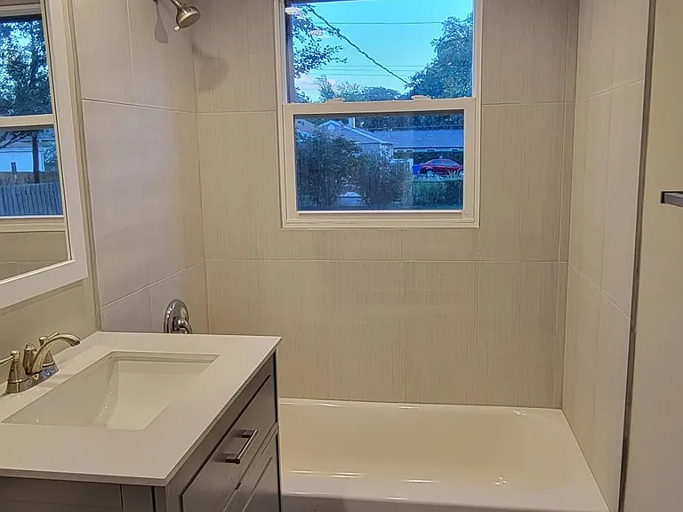 1406 Manchester Rd — Photo 4