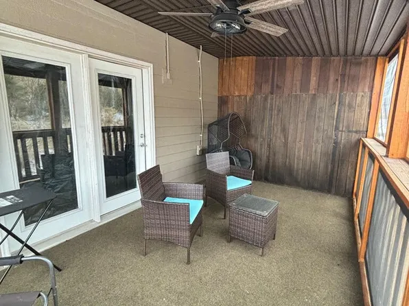 659 Clubhouse Dr, Prestonsburg, KY 41653