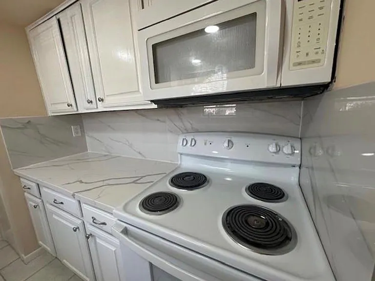5921 Arncliffe Dr #5921 — Photo 3