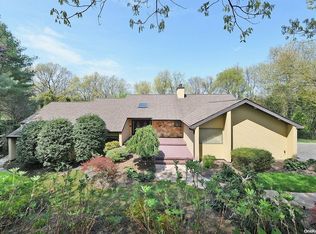 17 Brycewood Dr, Dix Hills, NY 11746