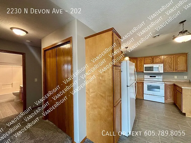 2230 N Devon Ave #202 — Photo 6