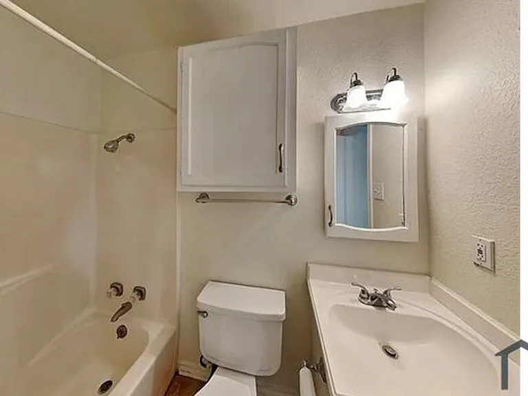 3432 W 4th St #4 — Photo 7