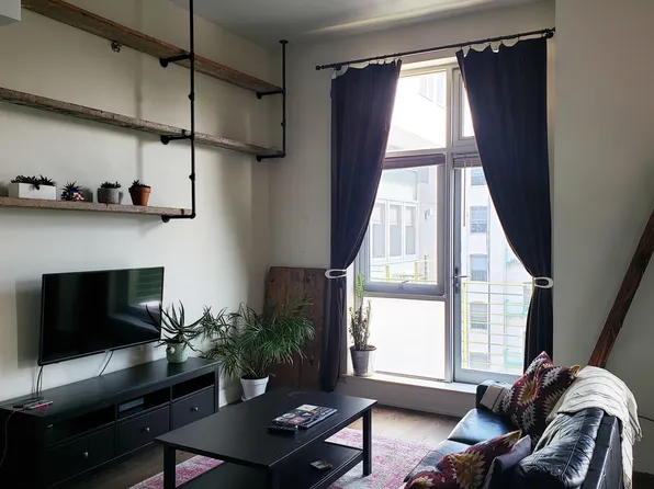 390 Lorimer St APT 4G, Brooklyn, NY 11206