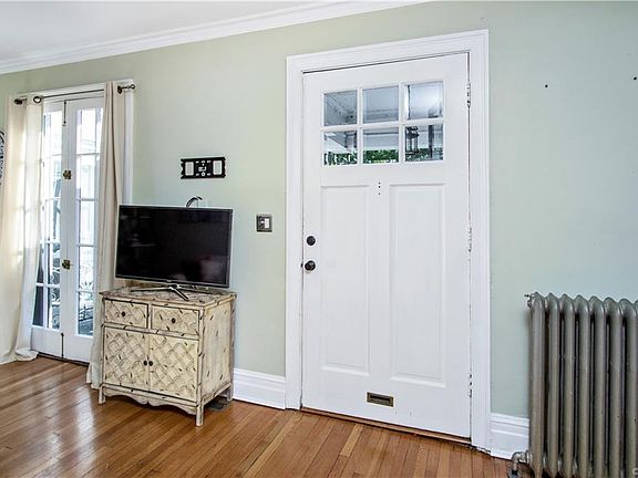 5th image of 2416 Maplewood Ave