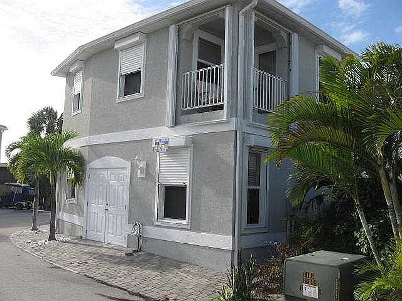 1st image of 633 Nettles Blvd