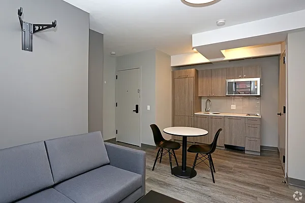 Rented by (Legacy) Tri Hill Realty Group LLC | media 8