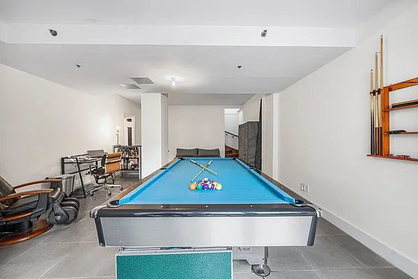 Sold by Redfin Real Estate | media 10