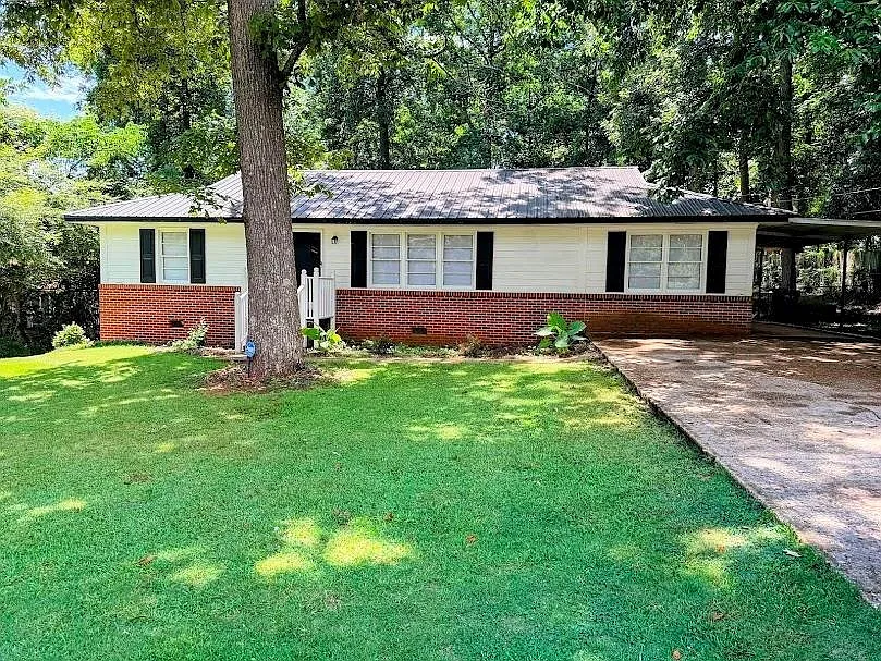 3 bed, 1.5 bath, 1430 sqft, $1,650 — Photo 2