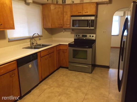 4th image of 110 Green Oak Dr