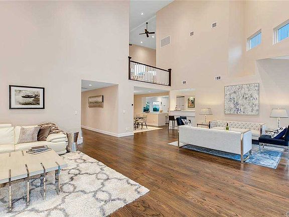 5th image of 7 Carol Ln
