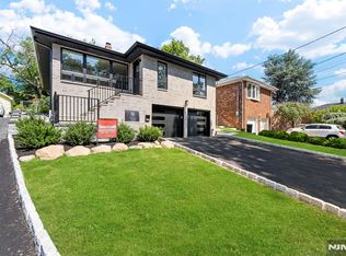 1087 Kingsland Ln, Fort Lee, NJ 07024