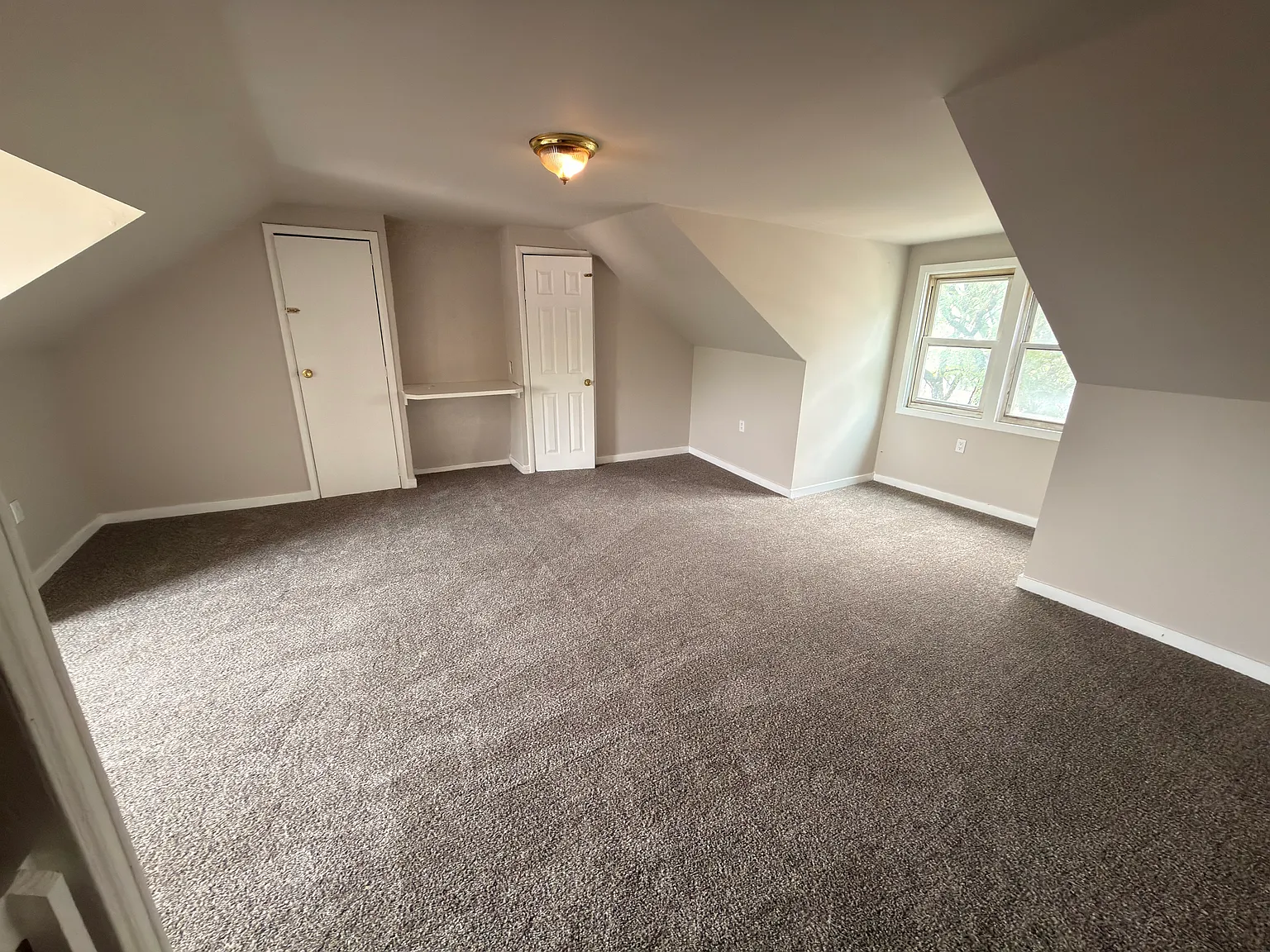 3 bed, 1000 sqft, $1,750 — Photo 2