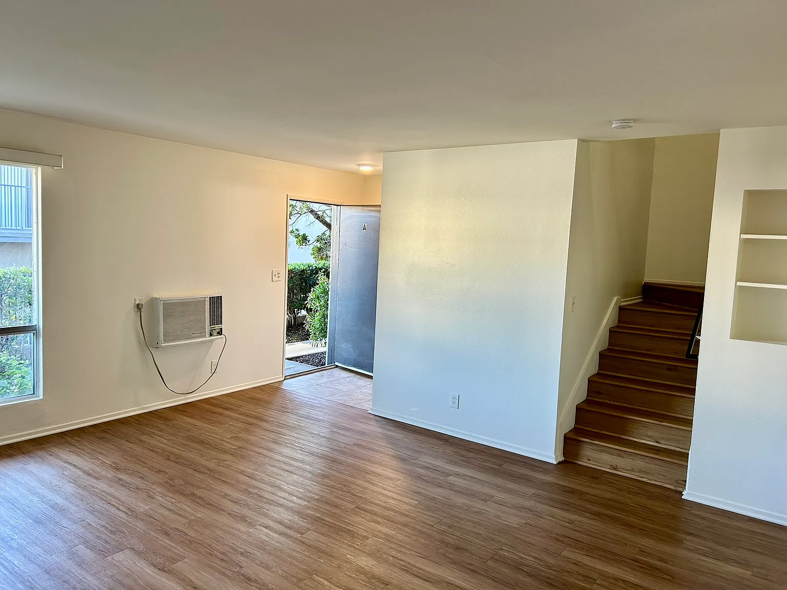 3 bed, 2.5 bath, 1200 sqft, $2,995 — Photo 4
