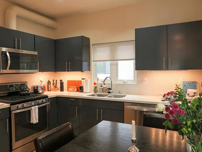 Kitchen with Dining Table