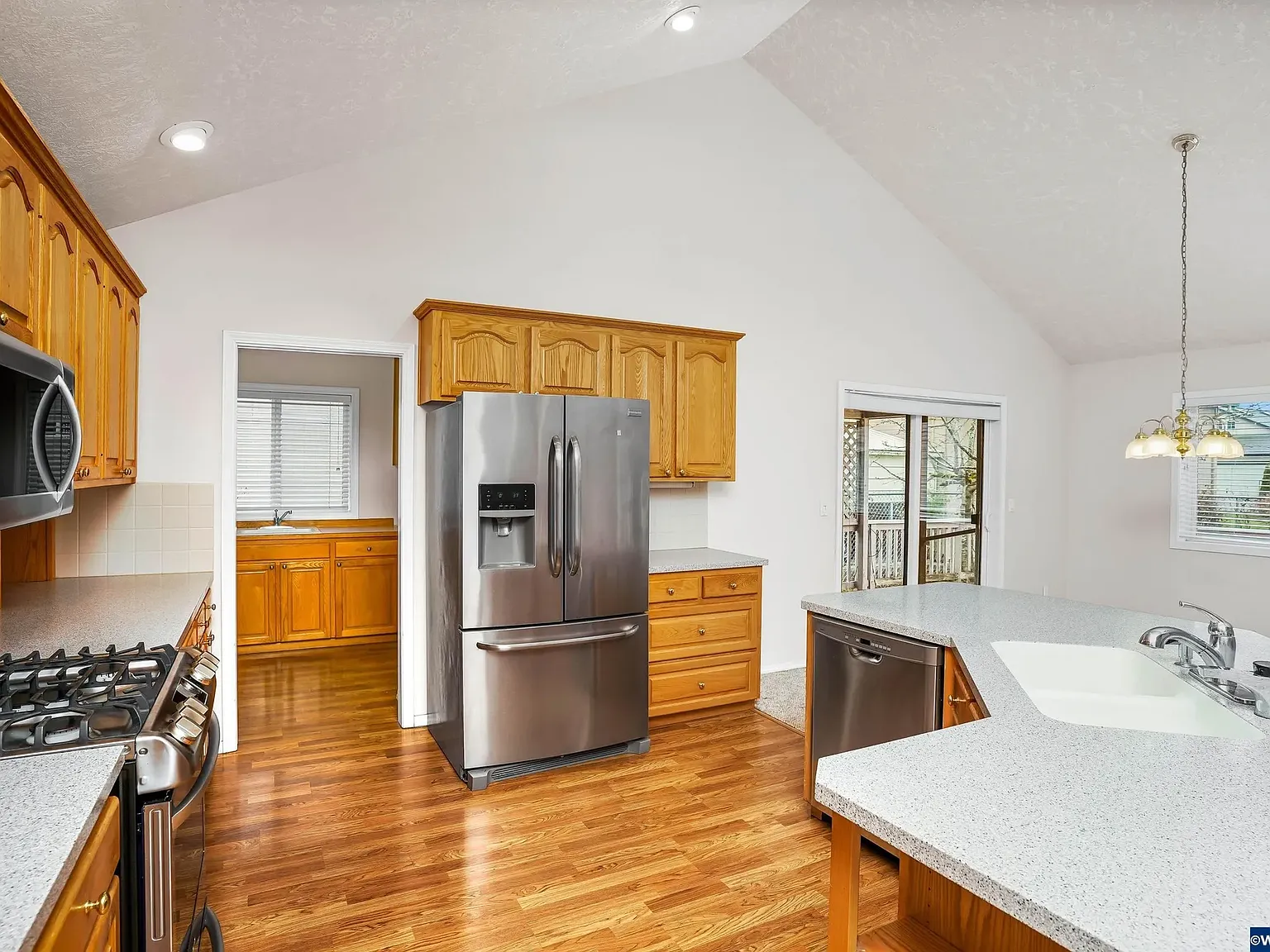 3 bed, 1909 sqft, $4,200 — Photo 3