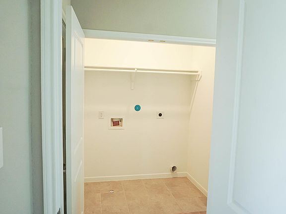 4th image of 9914 Crescent Cove Dr