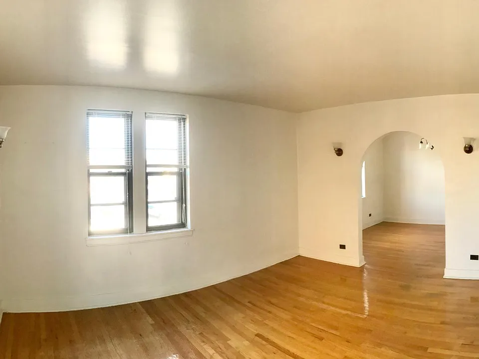 Spacious, bright living room