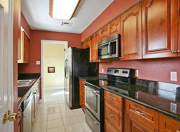 3rd image of 2817 Bradbury Dr