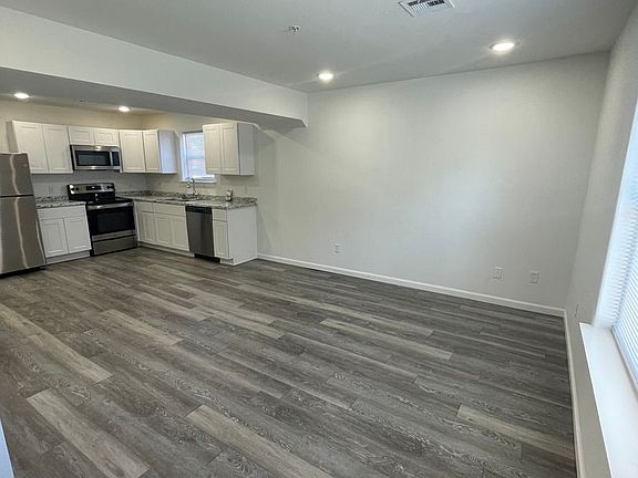 2nd image of 409 Doxey St #3