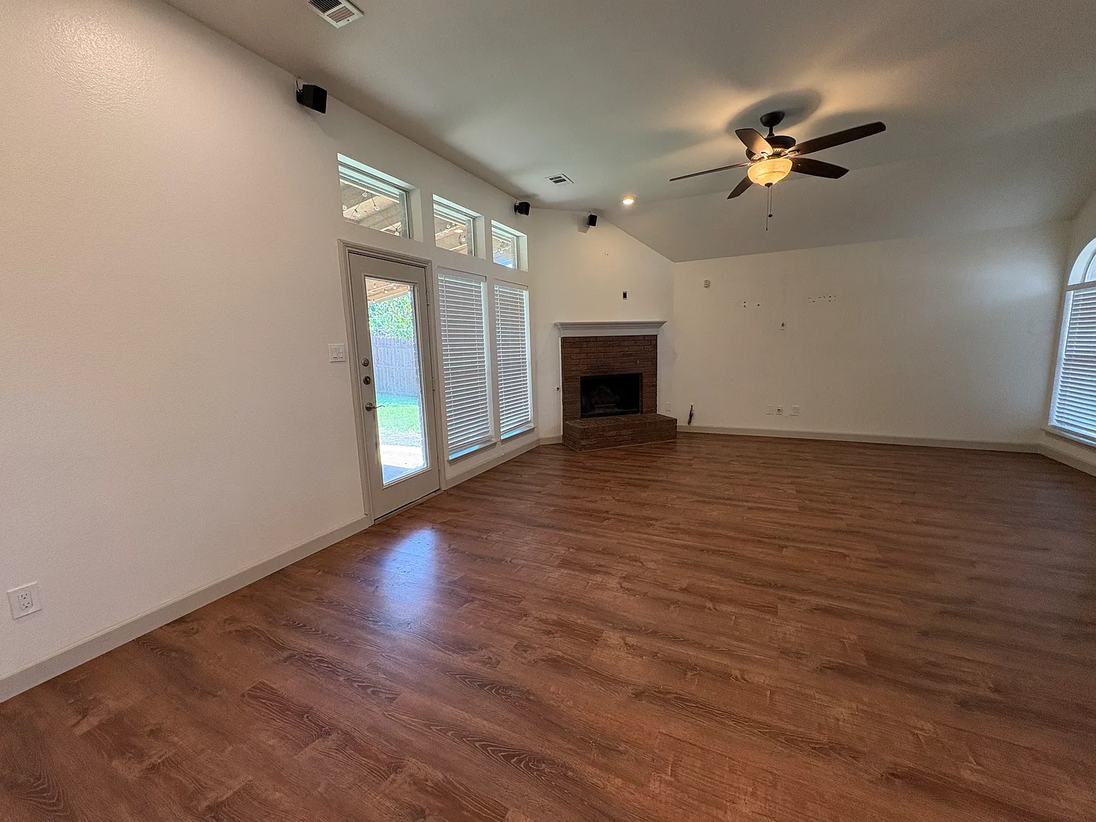 3 bed, 1471 sqft, $2,495 — Photo 3