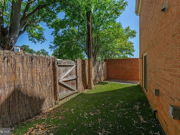 1011 Charles St #C — Photo 44