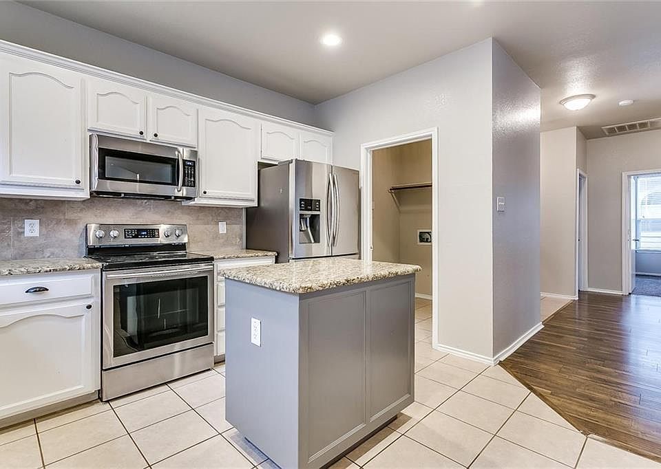 1st image of 1025 Fort Apache Dr
