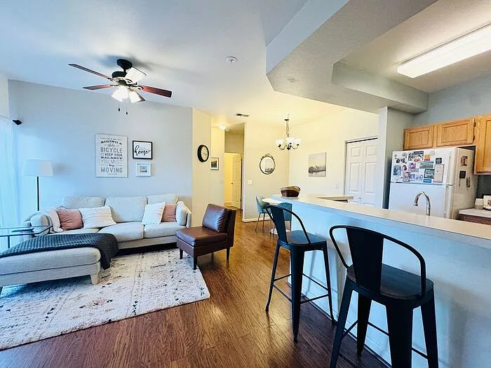 2 bed, 2.0 bath, 912 sqft, $1,700 — Photo 2