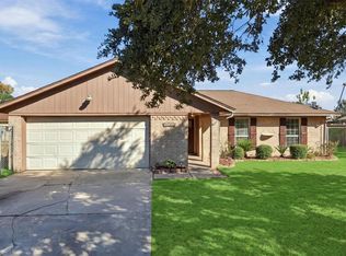 2407 Daffodil St, Highlands, TX 77562