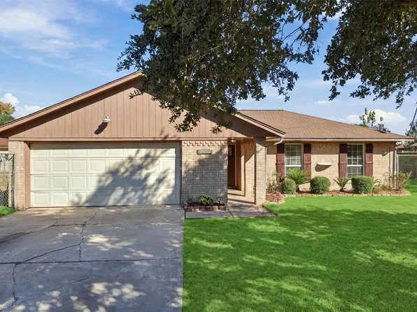2407 Daffodil St, Highlands, TX 77562