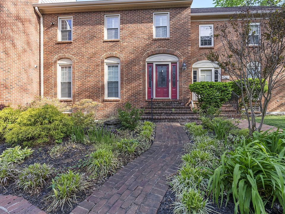 1st image of 236 Chippendale Cir #236