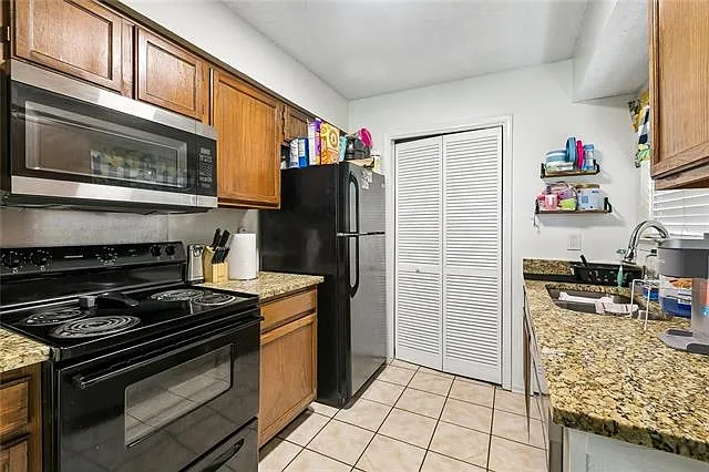 2425 Oxford Pl #136 — Photo 6