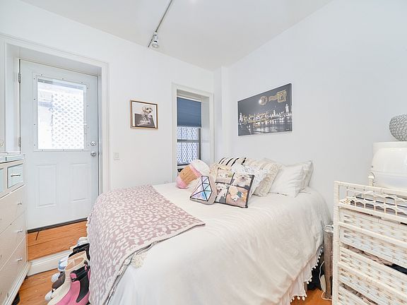 2nd image of 172 Mulberry St APT 1B