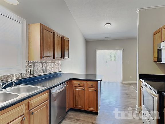 4th image of 5325 Montavia Ln